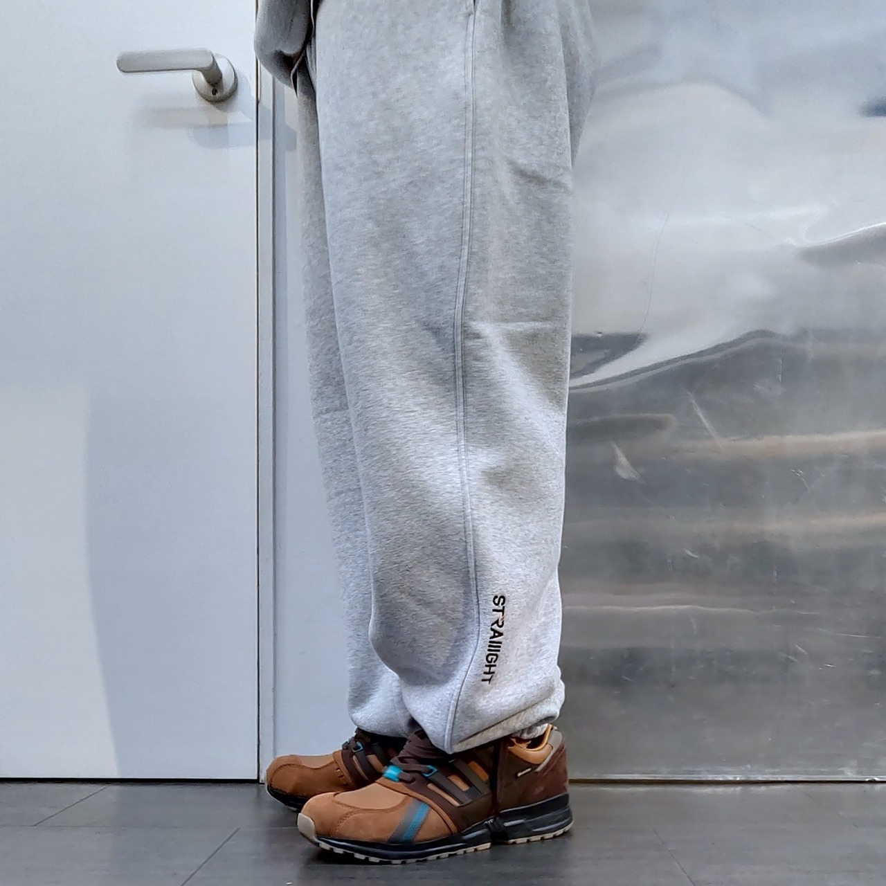 STRAIIIGHT SWEAT TRACK PANT ASH GRAY | straiiight