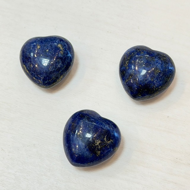 【幸運を願う青いハート】ラピスラズリ 置き石 約20×20×13mm 1点もの【O8006】