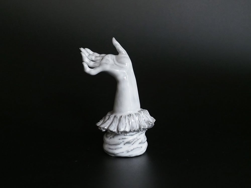 Etrange petite piece 401 手のオブジェ 『お喋りな貴婦人』 Ⅱ