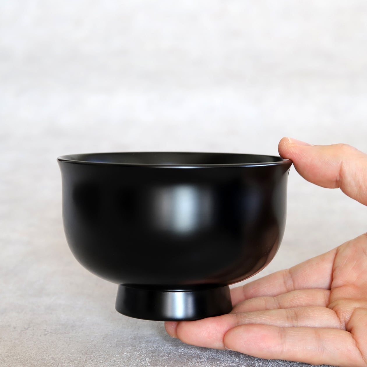 たっぷりサイズの汁椀。お味噌汁やスープをたっぷりといただきたい方に