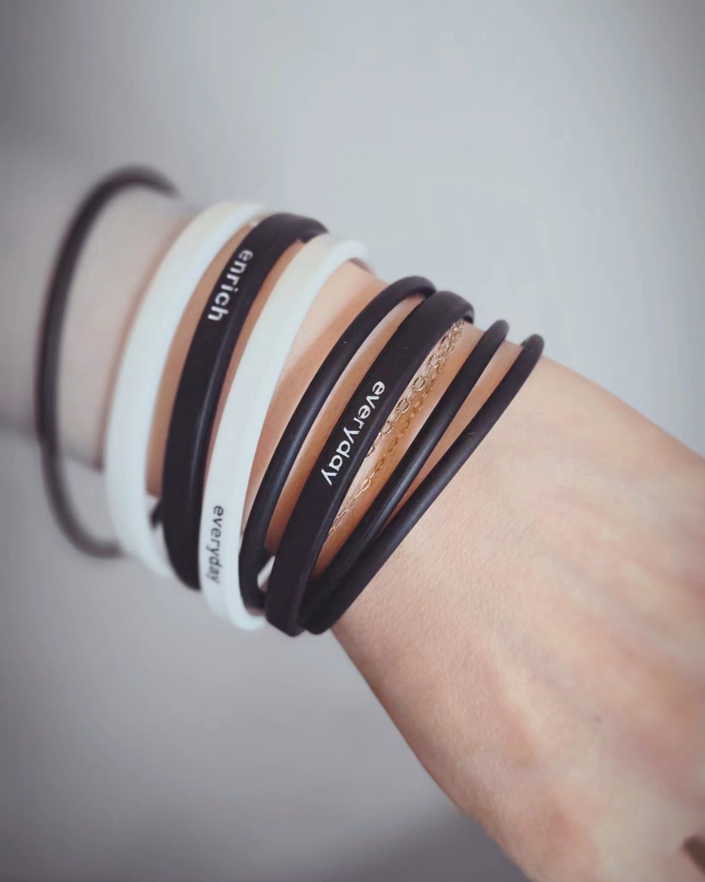 everyday Signature Band（BLACK ＆ WHITE SET）／シリコンバンド