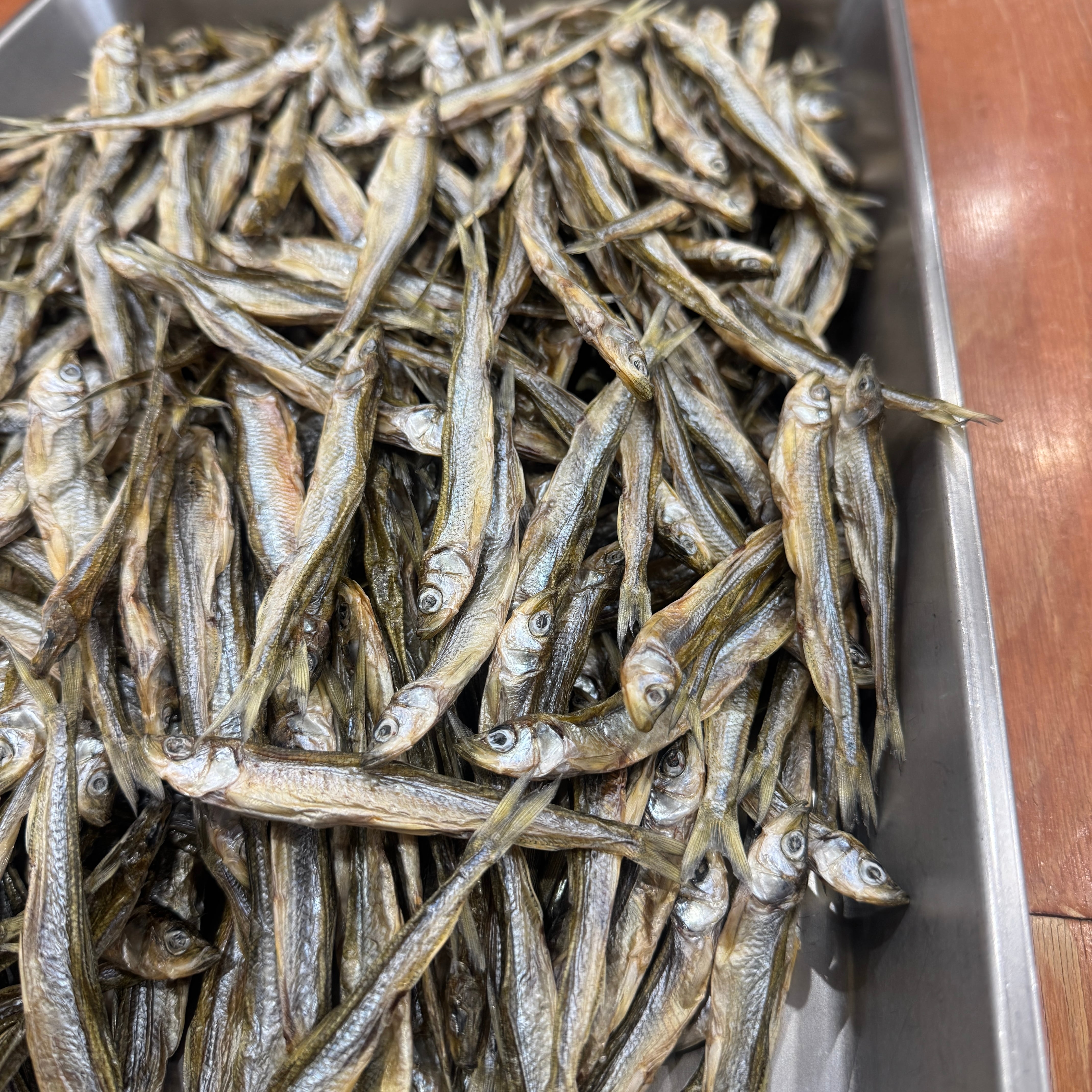 黄金色に輝くワカサギ