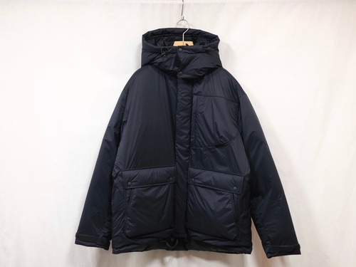 UNIVERSAL PRODUCTS.” ALLIED FEATHER + DOWN UL BULKY DOWN JACKET BLACK”