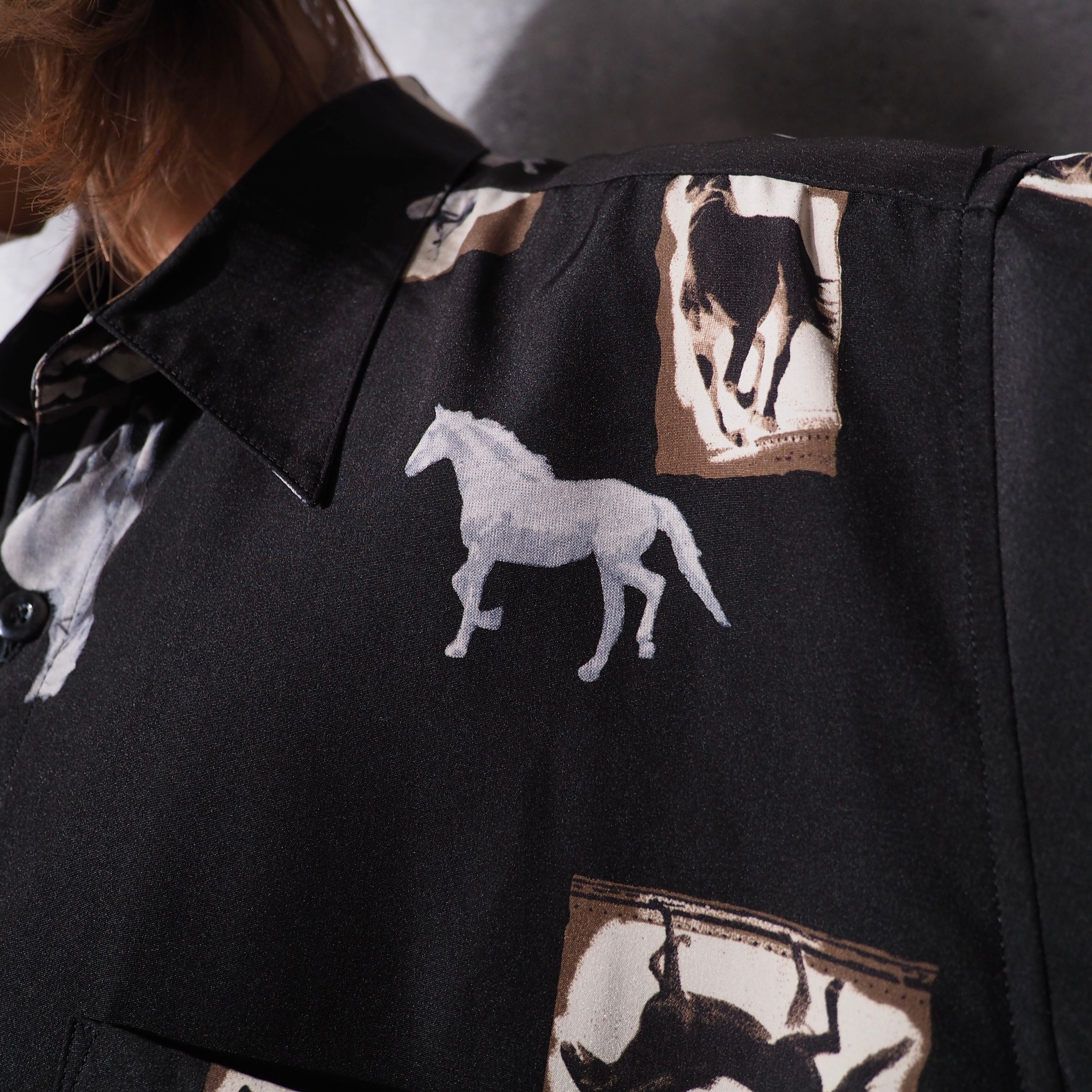 Horse animal printed black box silhouette drape shirt