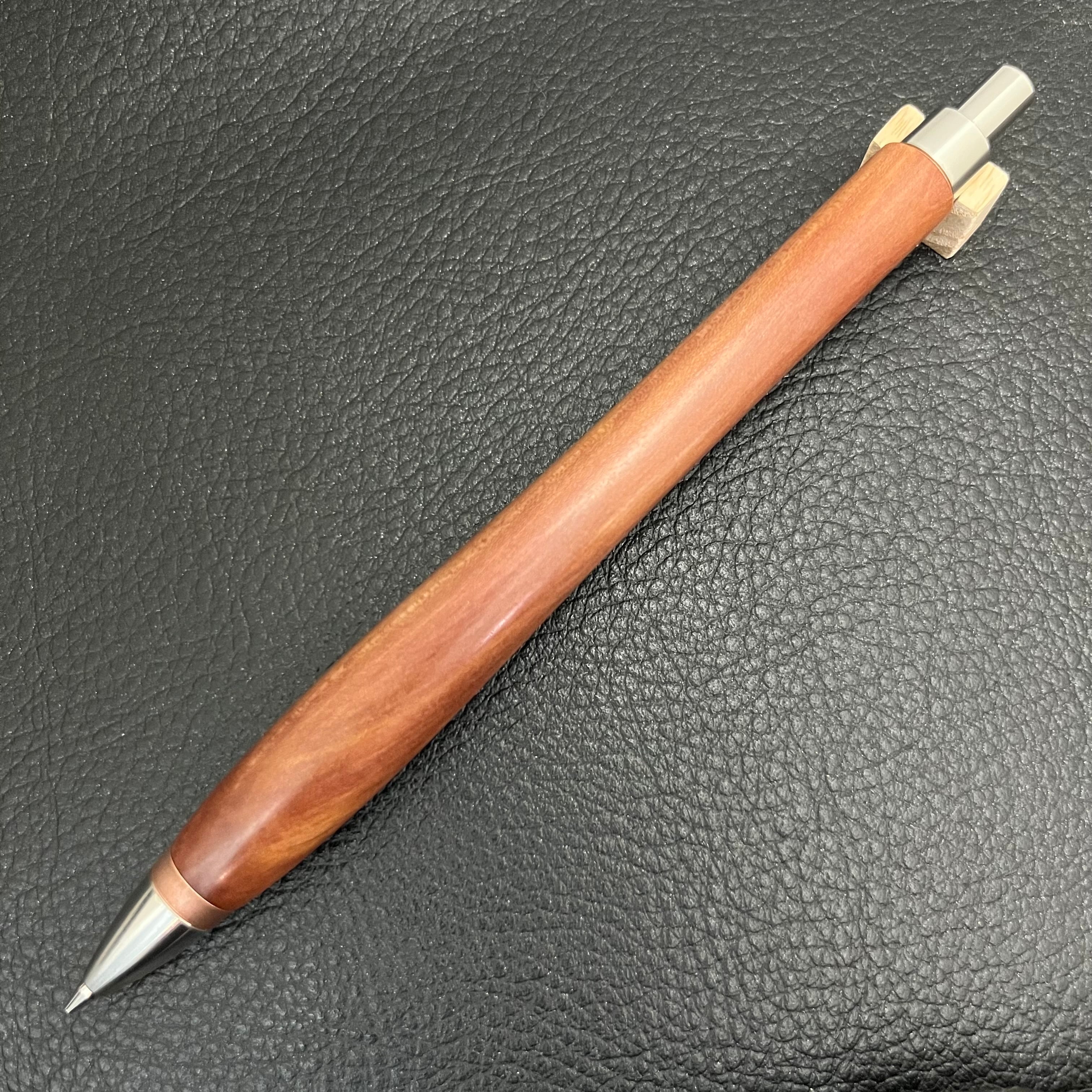 紅梅(こうばい)-507022025】ペンシル | 匠衆・朱椿粋