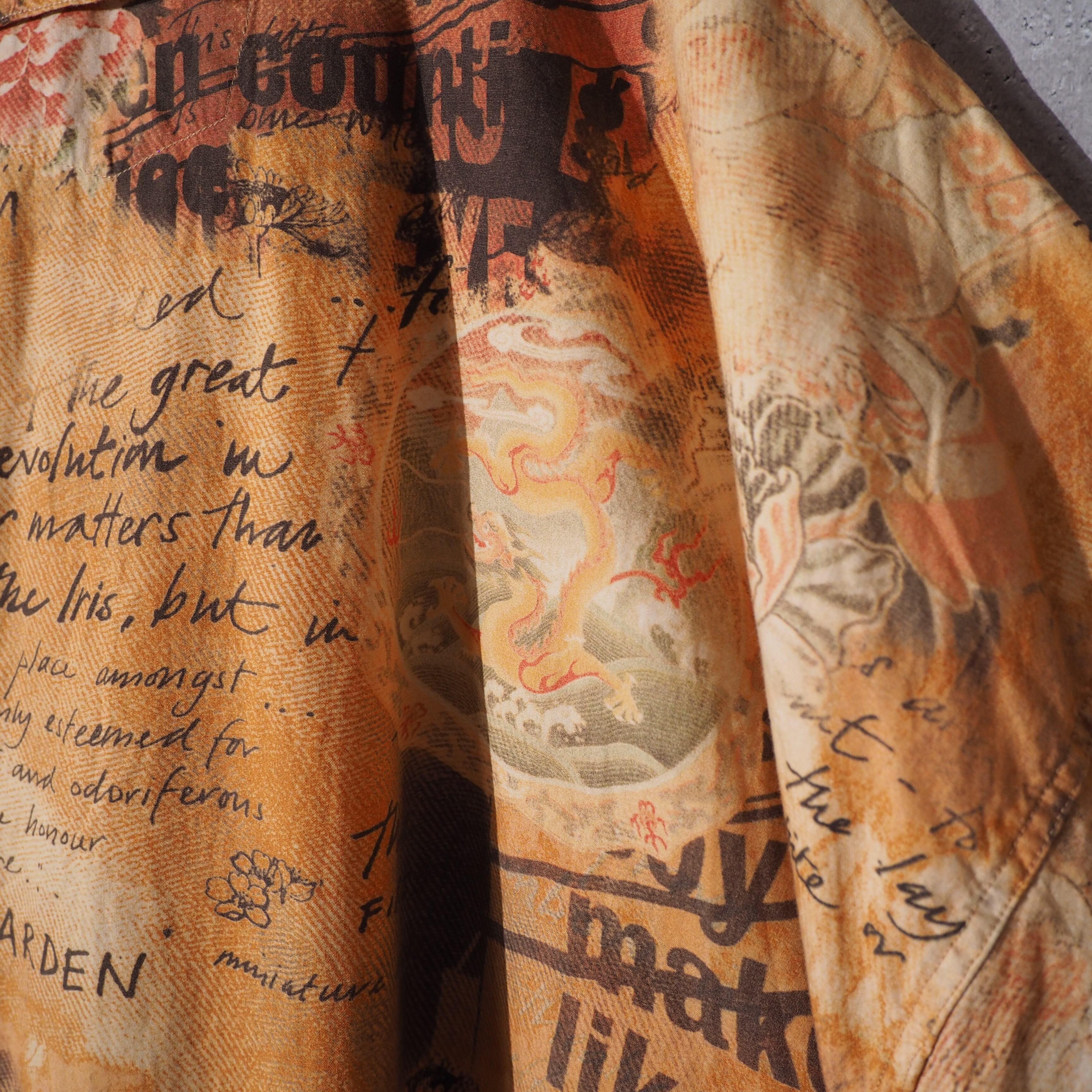 Signum asian taste × alphabet design loose silhouette art shirt