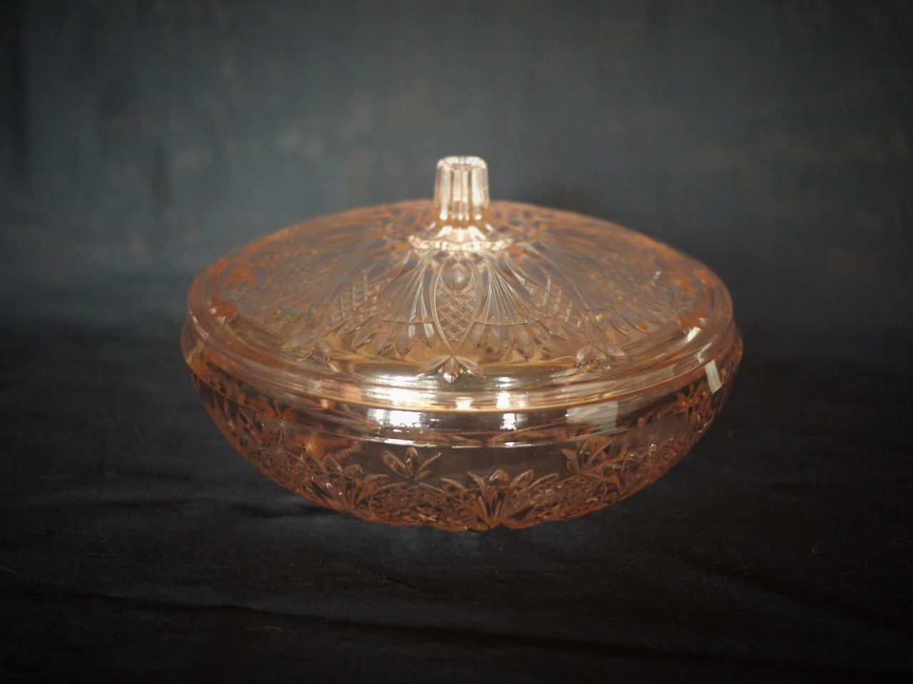 TOYO 東洋ガラス キャンディポット 蓋つきピンクガラス | こりすのパン