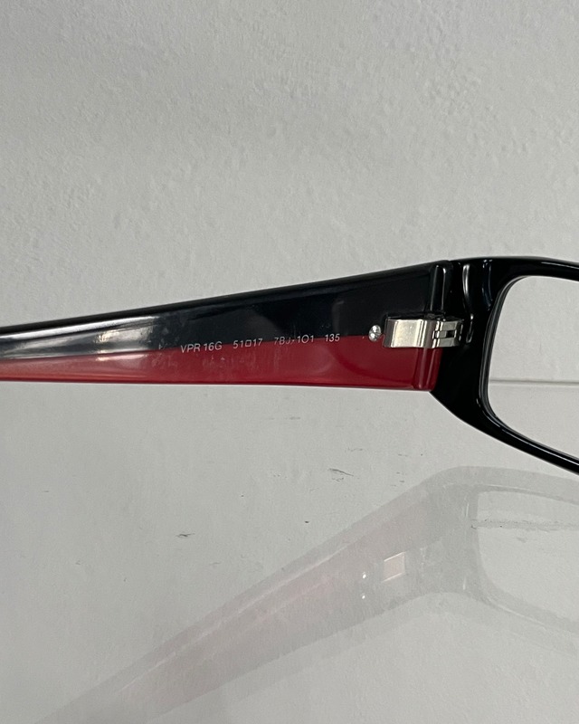 【PRADA】two torn square eyes