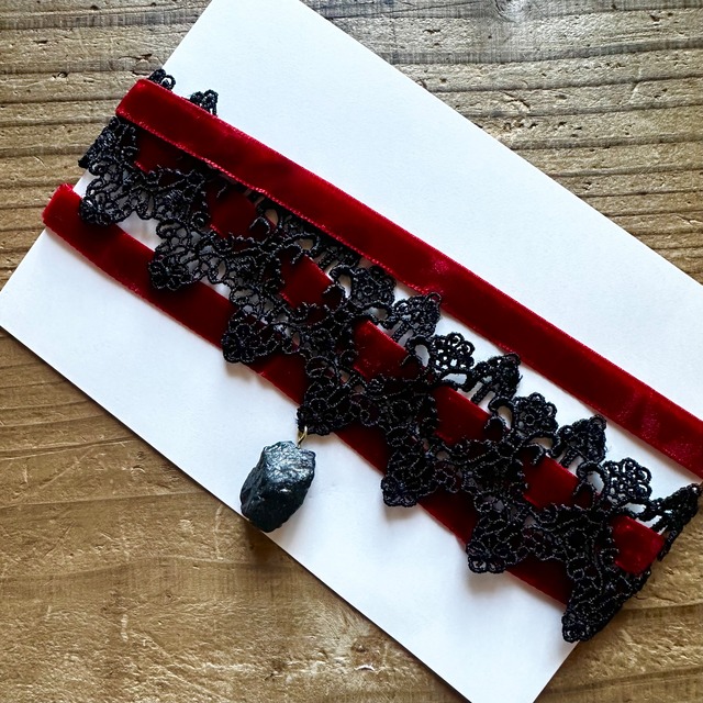 赤×黒がセクシー⭐︎上質ベロアチョーカー