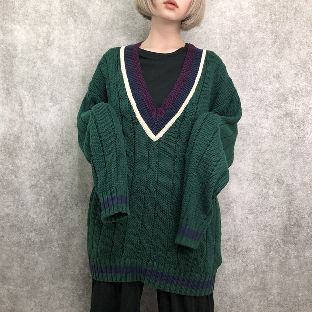 Vneck-green-line-design-knit