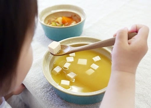 栃木県から 益子焼の こぼしにくい器／0歳からの伝統ブランドaeru