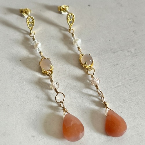 【ムーンストーン＆パール】6月誕生石 ブラッドオレンジドロップ｜ポストピアス 14kgf