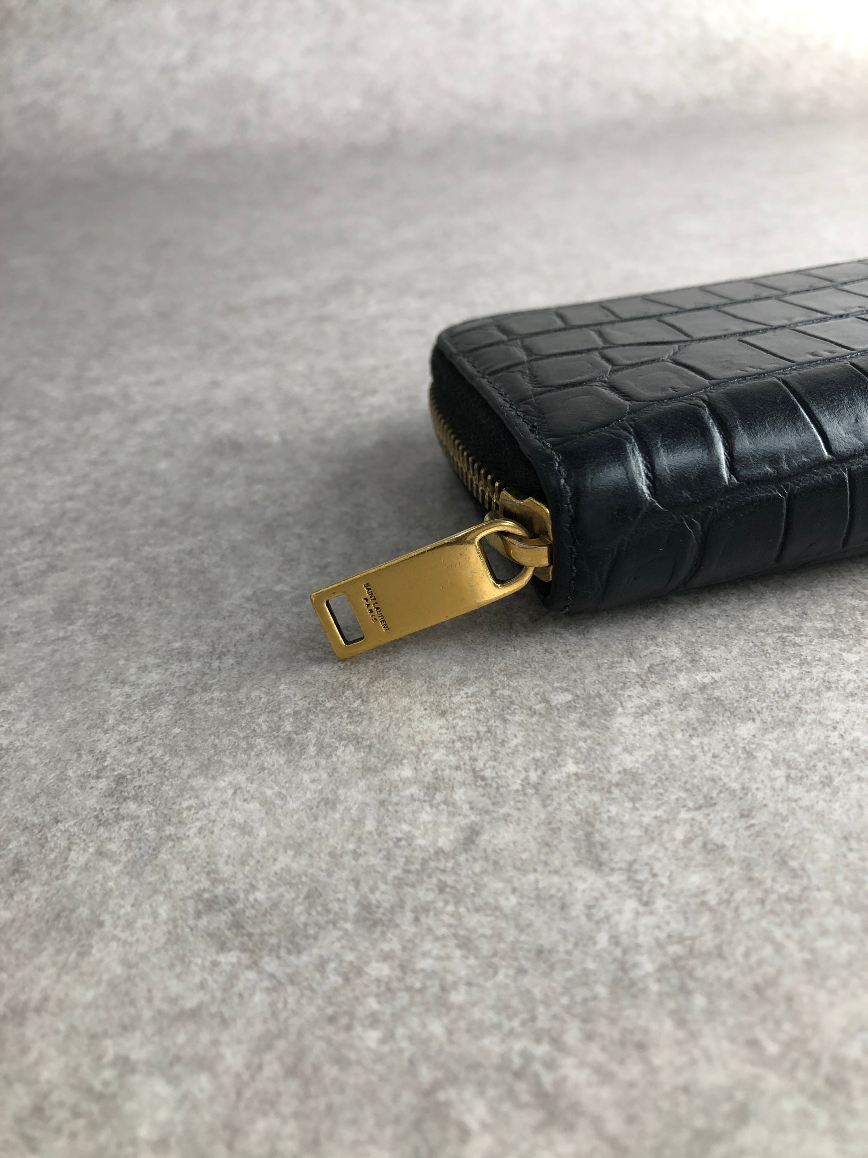 Yves Saint Laurent イヴ・サンローラン 財布 ブラック YSL レザー