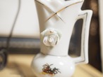 薔薇モチーフの小さな花瓶 金彩(持ち手付き) 画像9