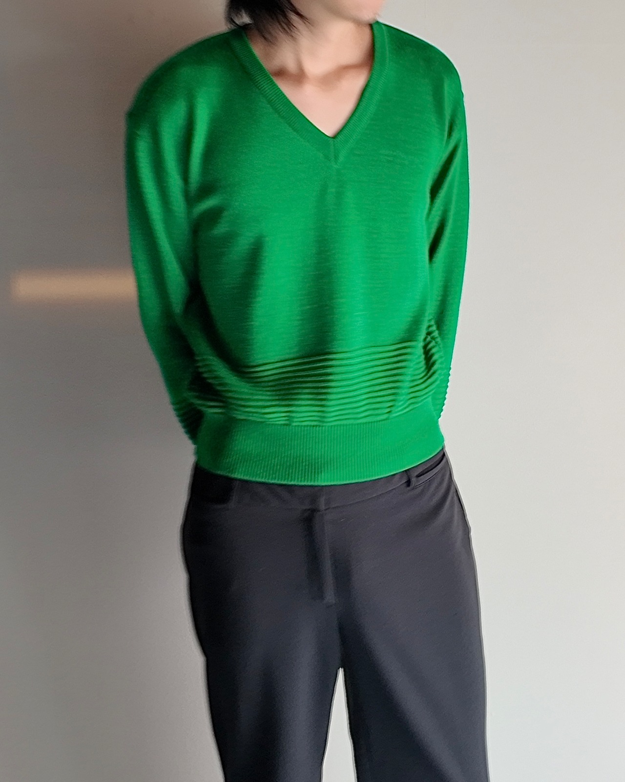 【BALENCIAGA】green v-neck wool knit