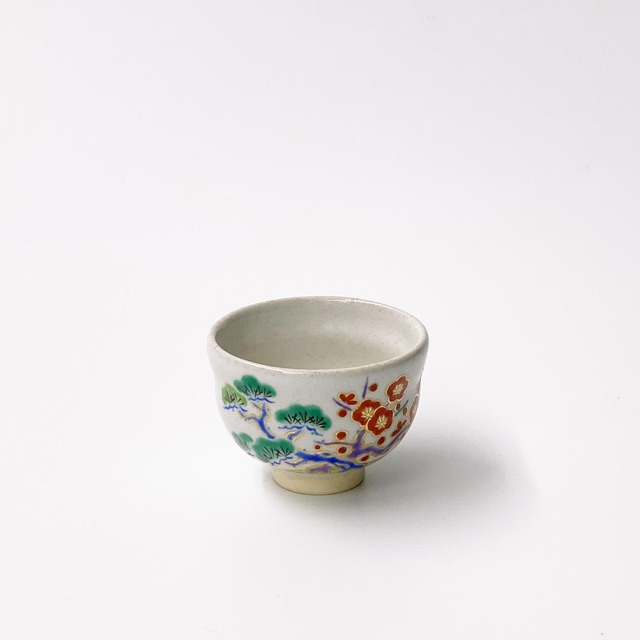 ワラ灰釉蓬莱山盃／Sake cup,colored Mt.Horai-design （pine,banboo,ume,crane and turtle)