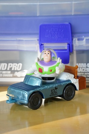 2002年 マクドナルド ハッピーセット限定 バズ・ライトイヤー ベッドカー 100 Years of Magic 記念フィギュア