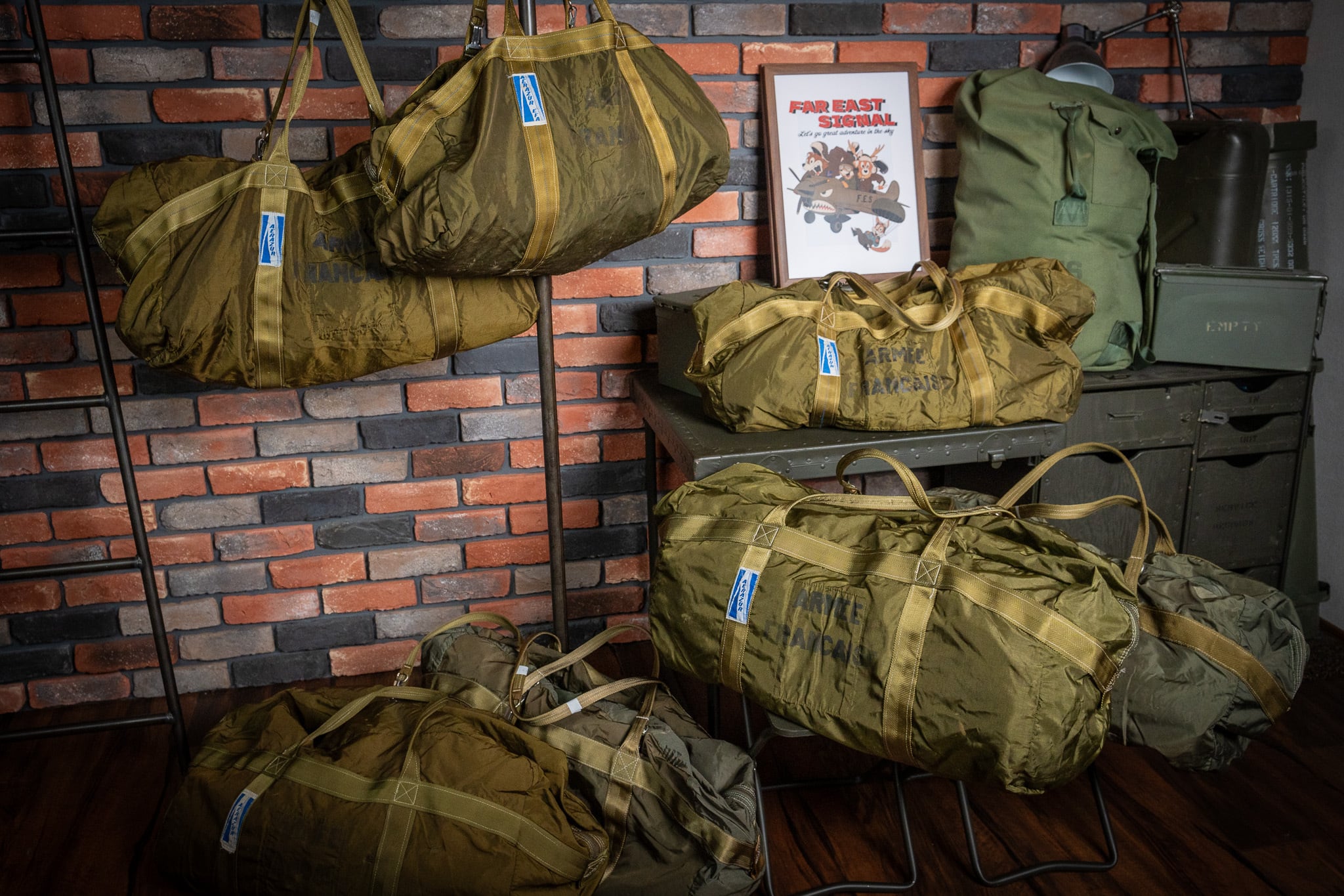 h*o様 【希少】【新品】仏軍 AERAZUR パラシュートバッグ 65L 金属 French Air Force 80-90s Paratrooper Bag 65L フランス空軍