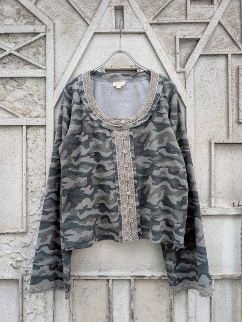"POL" camouflage lace trim top