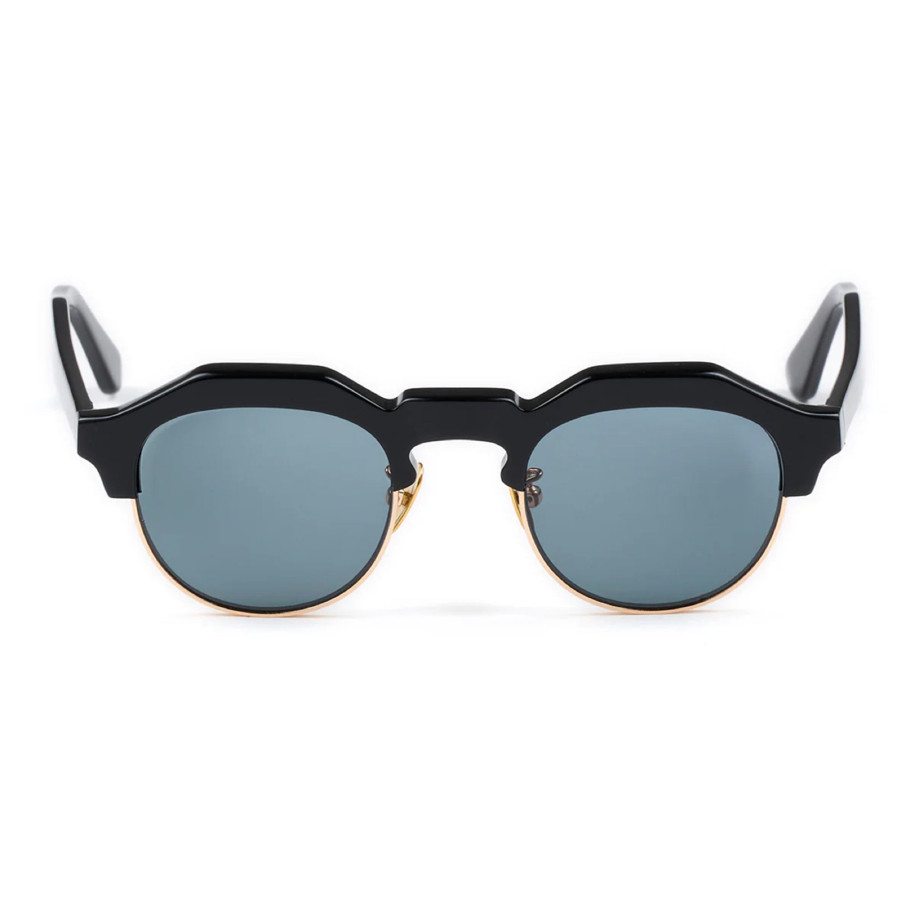 OWN　#18 BLACK / CLEAR to GREY (調光) サングラス 18 BLACK / CLEAR to GREY (調光) / OWN | SCENE REPORT