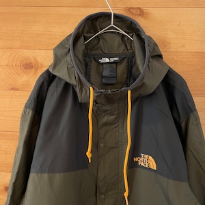 【THE NORTH FACE】海外限定 30周年記念 マウンテンジャケット ブルゾン パーカー ポリエステル ワンポイントロゴ バックロゴ ライトアウター ジップアップ アウトドア ノースフェイス THE NORTH FACE CELEBRATES 30 YEARS OF THE MOUNTAIN JACKETカーキ 切替 M US古着