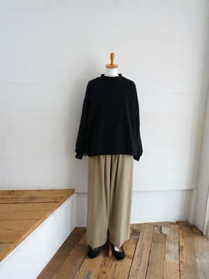 TRAVAIL MANUEL トラバイユマニュアル　ミニインレイ モックネックプルオーバー