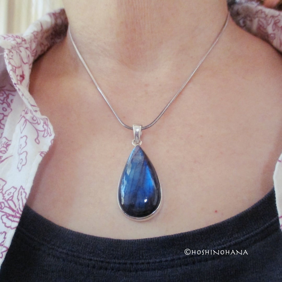 【Sv925】* StoneArt* Mystic Color・・・ ”ラブラドライトTearDropペンダント”〜Fantastic Blue〜