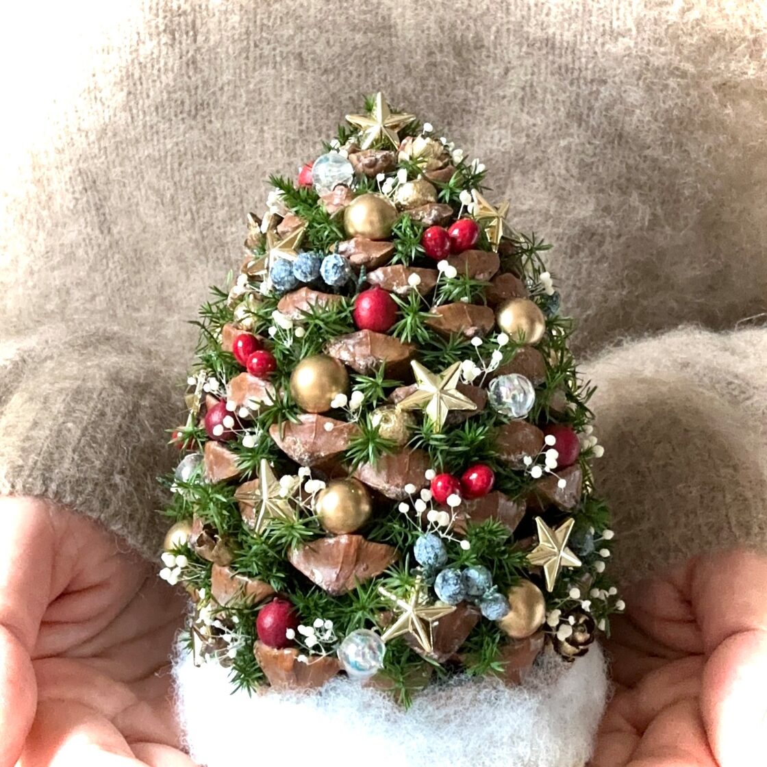 松ぼっくりの星降るクリスマスツリー | Pay ID 