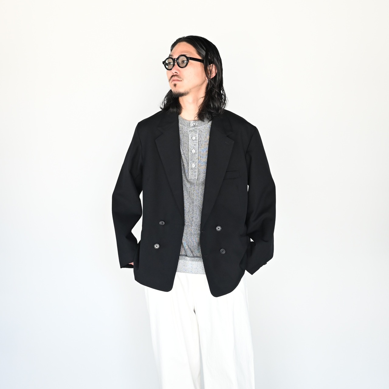 INTERIM (インテリム)一枚生地仕立てのダブルジャケットとカジュアルパンツでコーディネート3