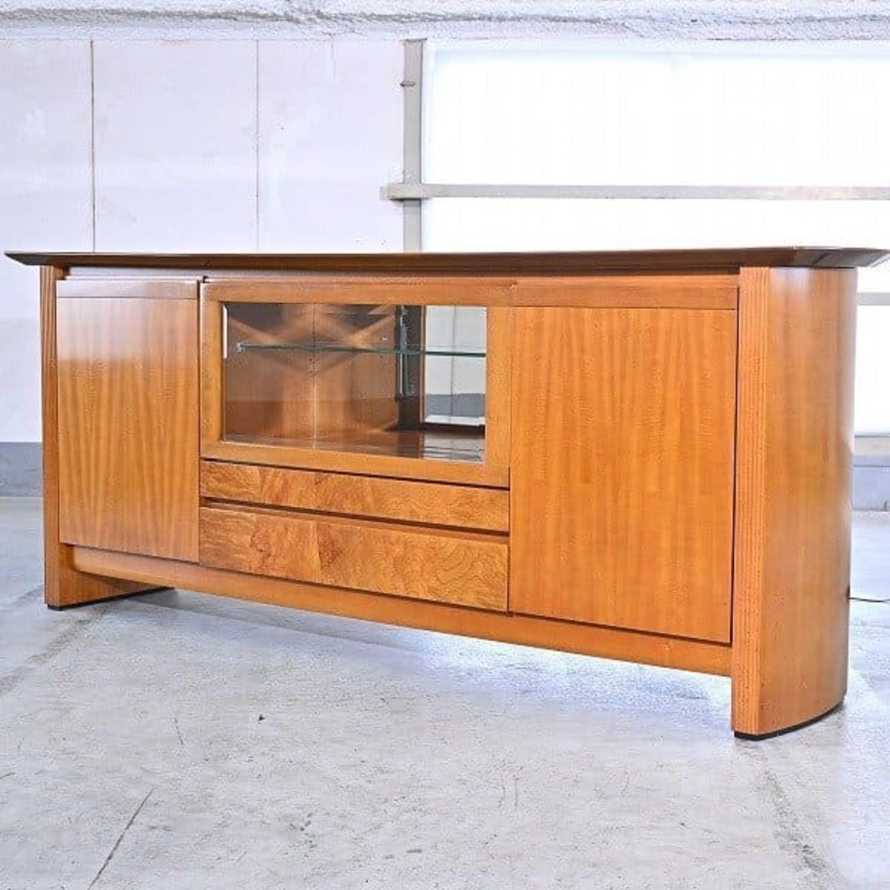 ★カリモク「HS6907」サイドボード 収納 キャビネット キュリオケース リビング 飾り棚 ライト付き karimoku【中古家具/中古インテリア/USED家具ユーズド家具/リサイクル】