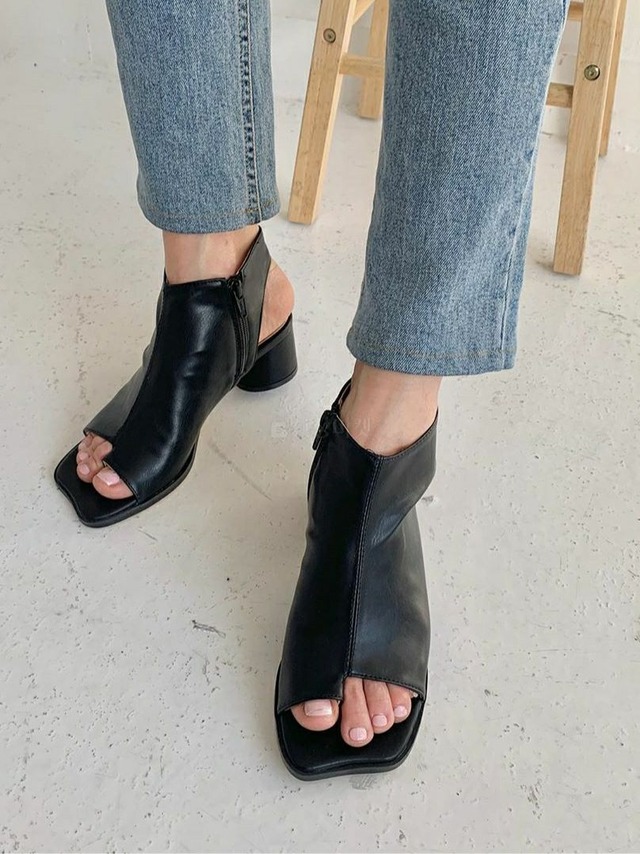 Tong leather sandal