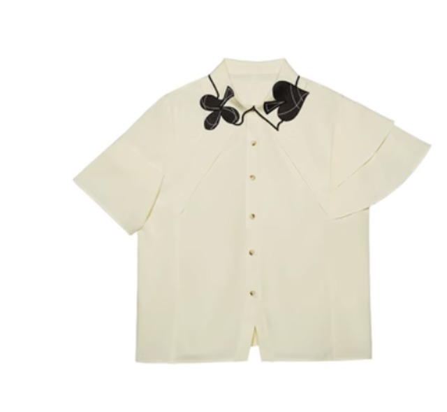 スペードとクローバー漂うロングシャープ襟のサイドフリルのシャツ　E00172