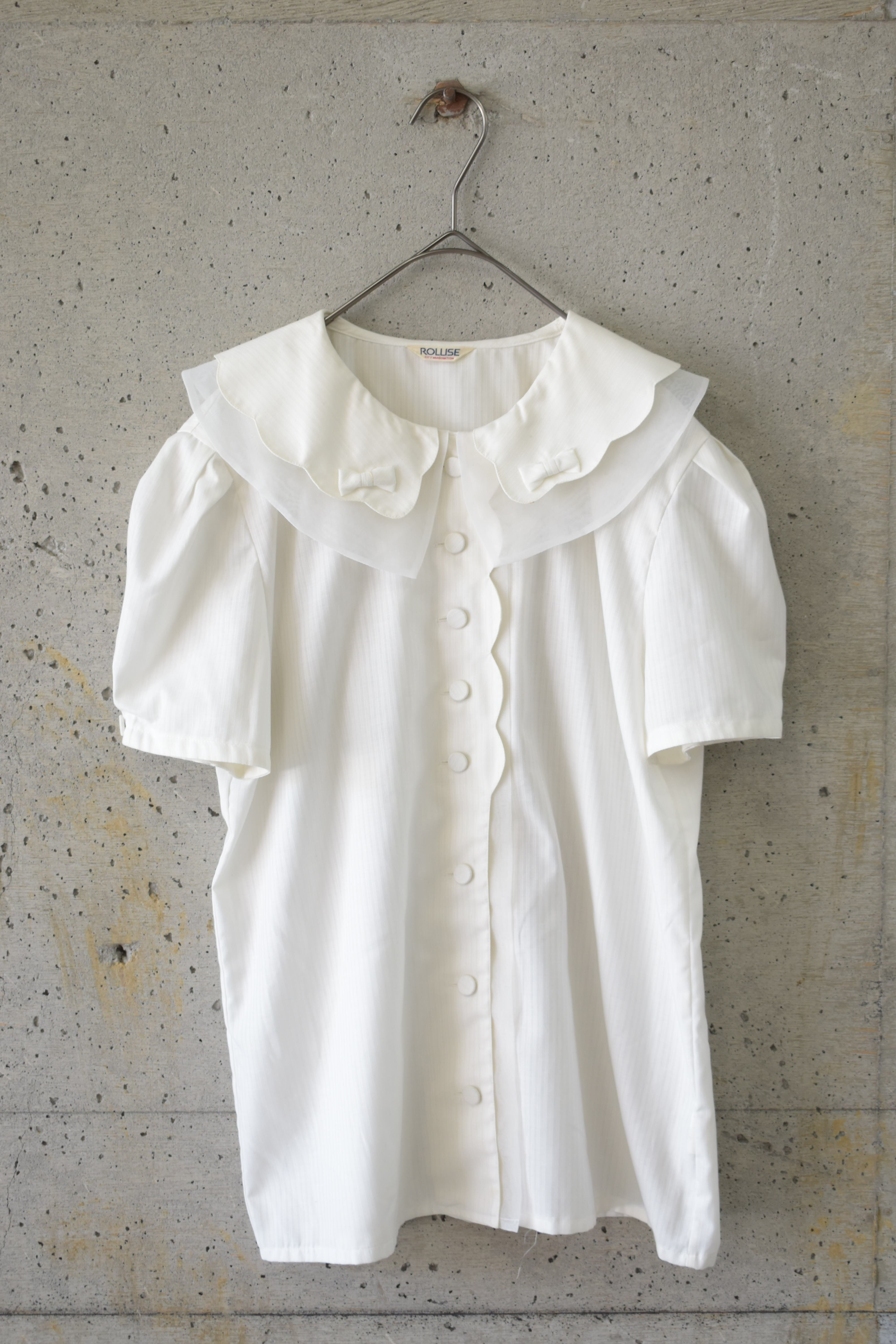 Scalloped Blouse with Ribbon Motif