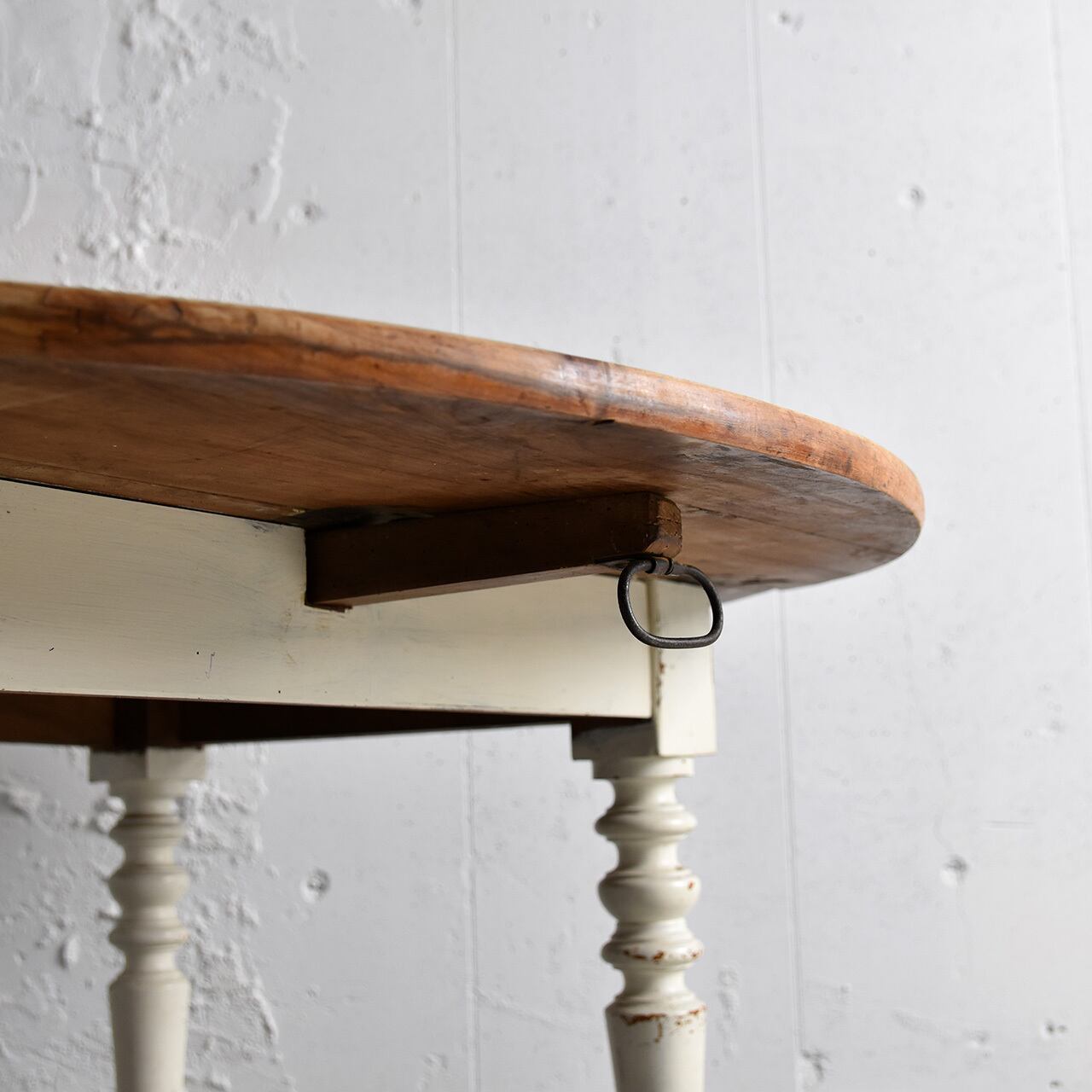 ビンテージ　ドロップリーフラウンドダイニングテーブル　 剥離 2d849776daddeb0ae837ee43ab62d3