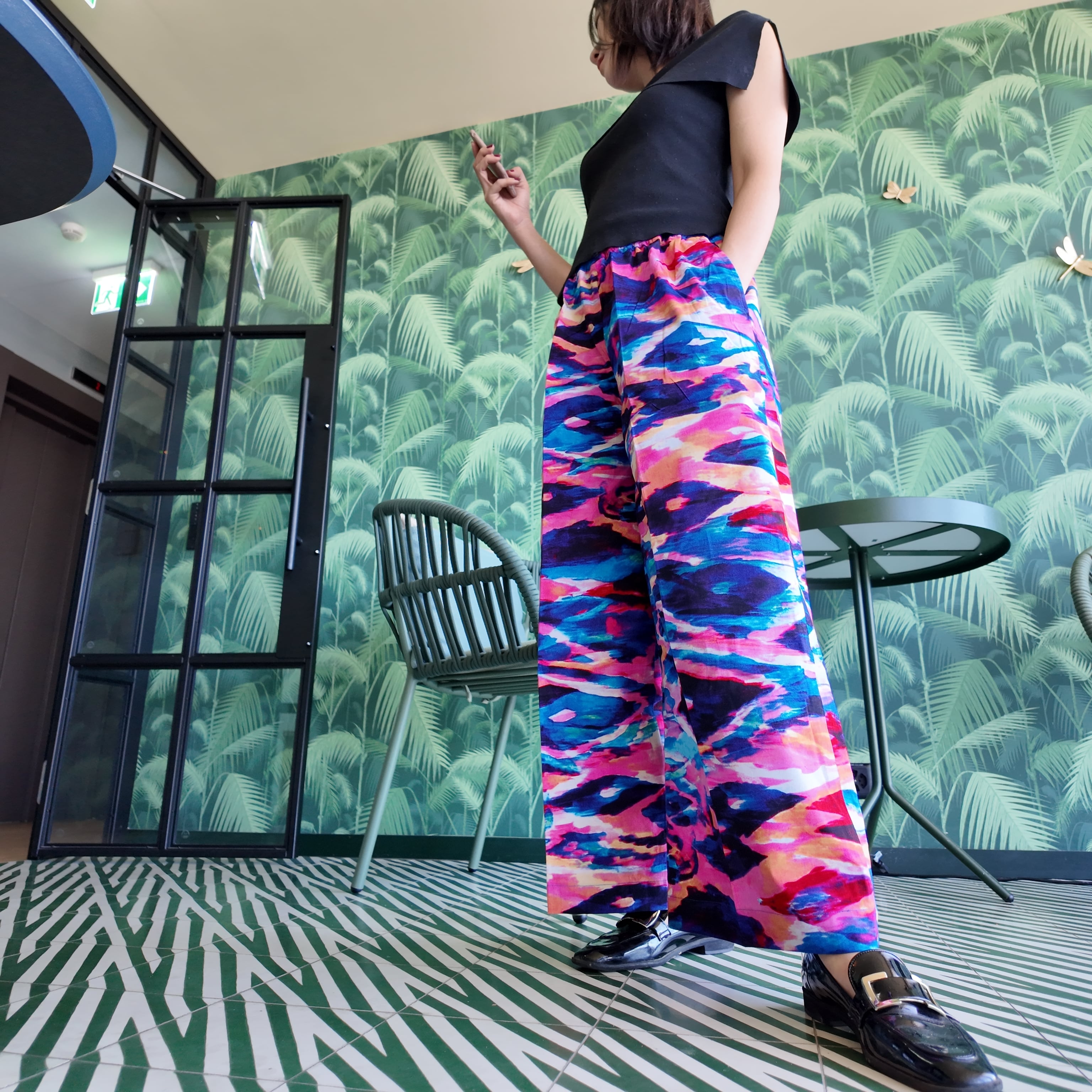 パンツ = pink water=