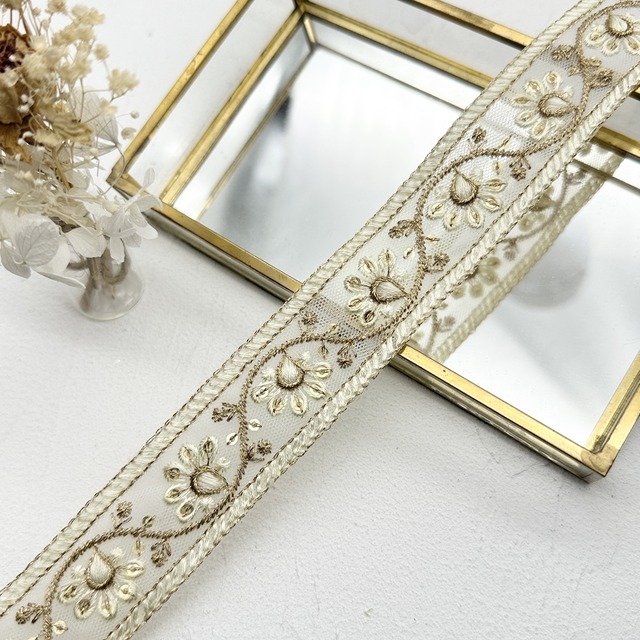 1ロール　ウェーブフィズ　[クリーム]インド刺繍リボン　2687-1R