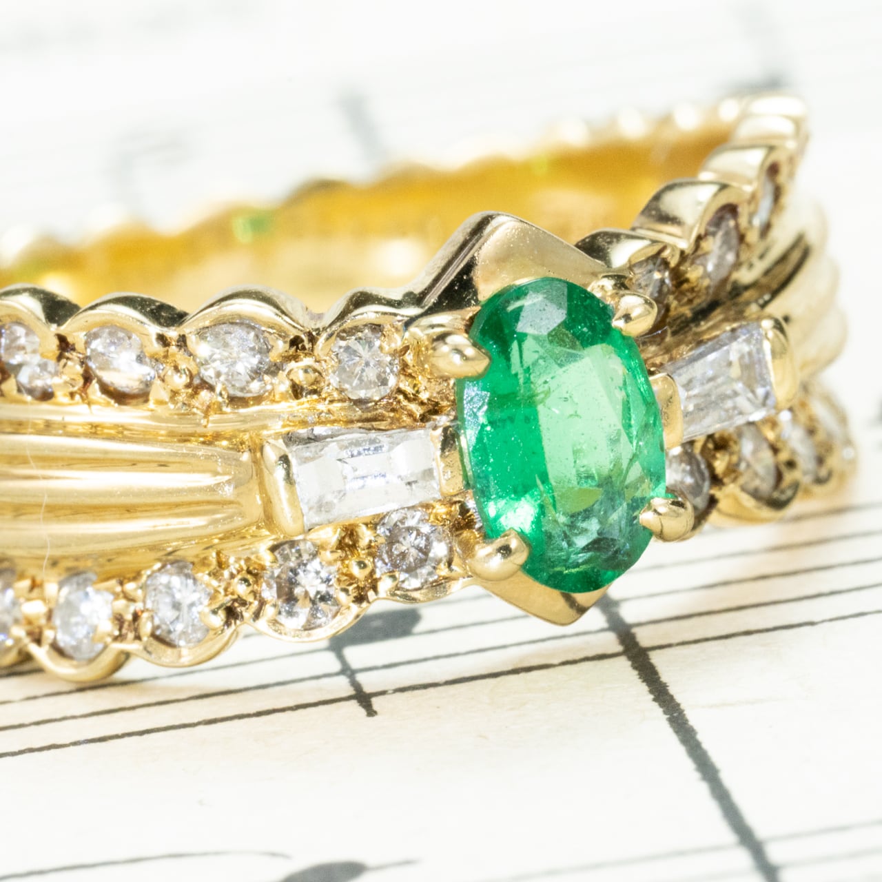 エメラルド リング K18 0.37ct ダイヤモンド 0.44ct リボンデザイン