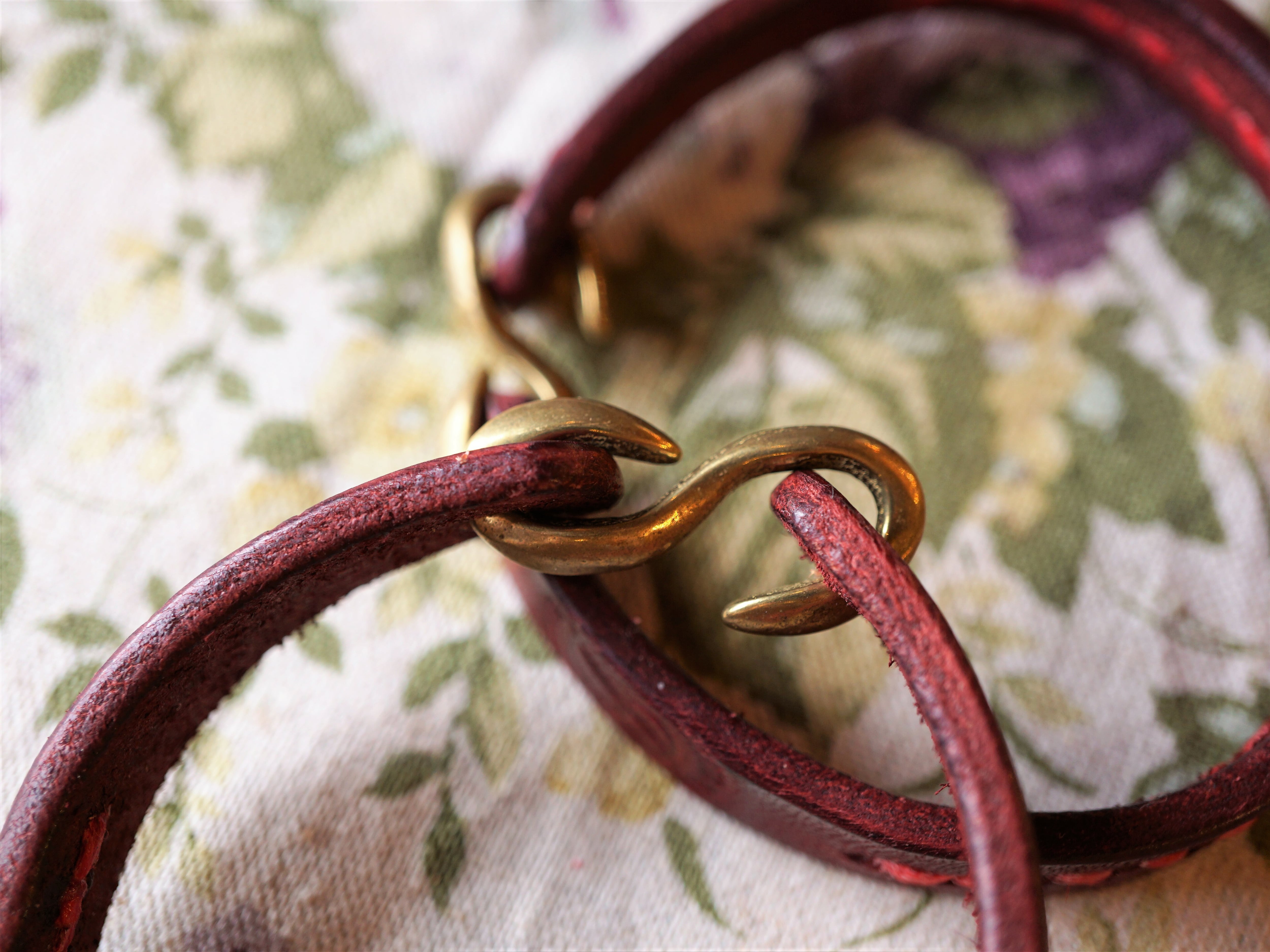 タンニン鞣し革でフランス製キンバスを、インレイに使用したブレスレット ブレスレット/ステッチ（ワイン×レッド） | 革細工と