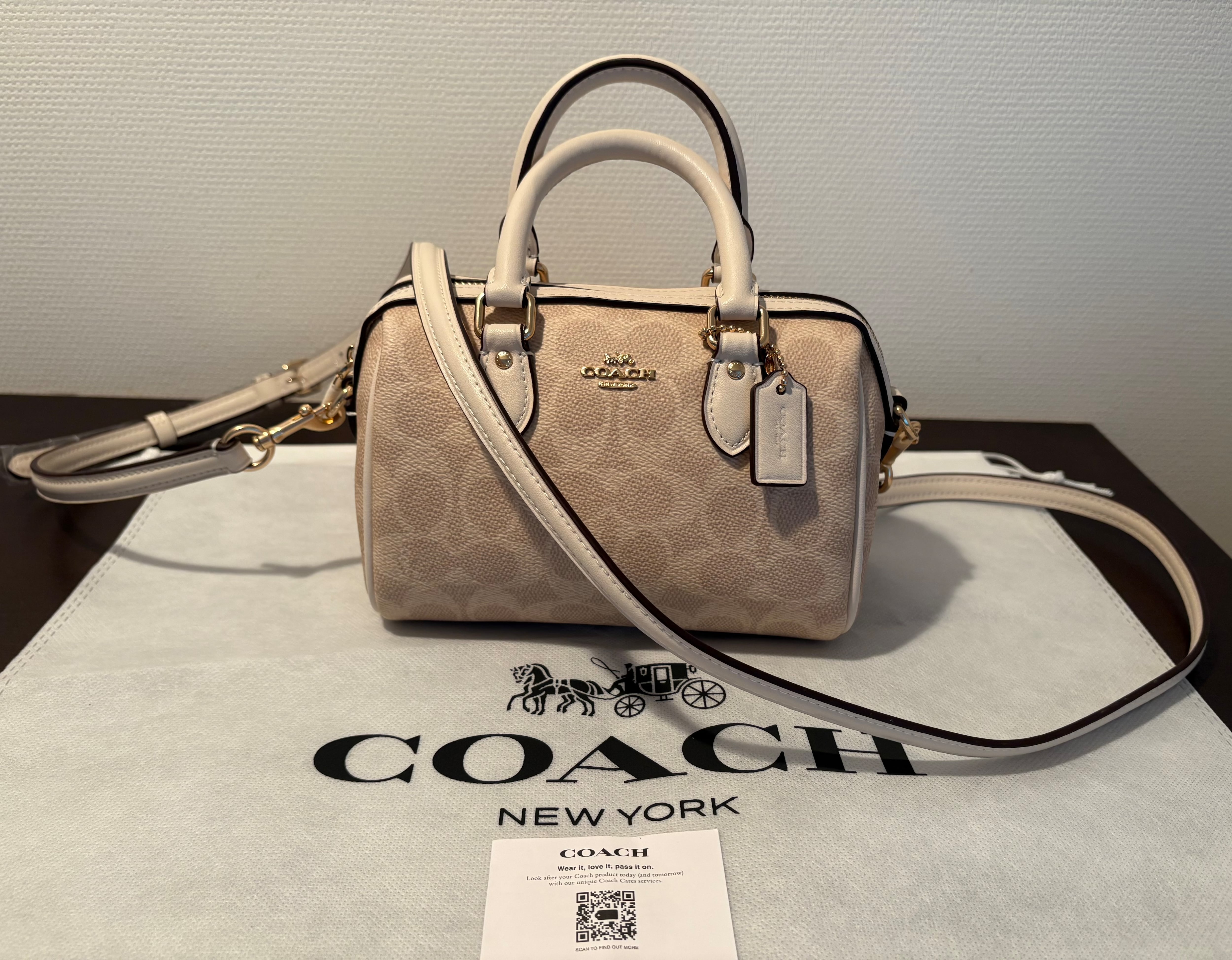 71,500円新品COACHコーチミニローアンクロスボディ バッグ