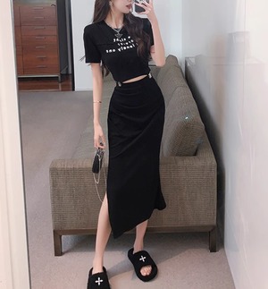 ツーピース レディース スカート トップス ボトムス ロング クロップド丈 半袖 ラウンドネック スリット かわいい カジュアル おしゃれ かっこいい ラフ クール 存在感 アクティブ ワイルド 無地 春 夏 ロングシーズン 学生 デート お出かけ イベント 女子会 休日 ショッピング コンサート ライブ カフェ 韓国 オルチャン 楽ちん 美脚 脚長 プチプラ 普段使い 着回し モテ インスタ映え S M L XL 小さいサイズ 大きいサイズ グリーン 黒 ブラック ベーシックカラー 大人カラー