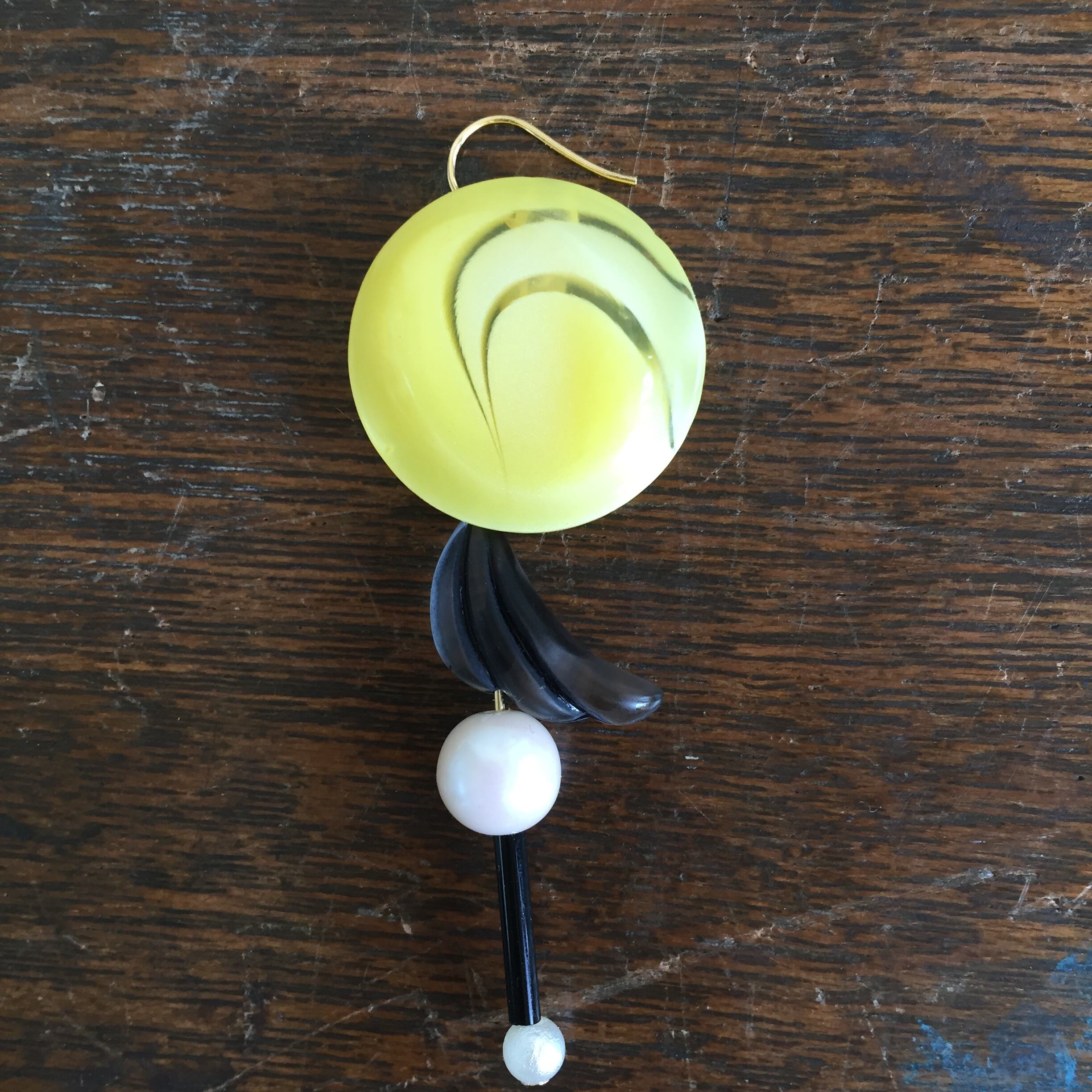 【SALE】月と羽ピアス（vintage botton・vintage part)