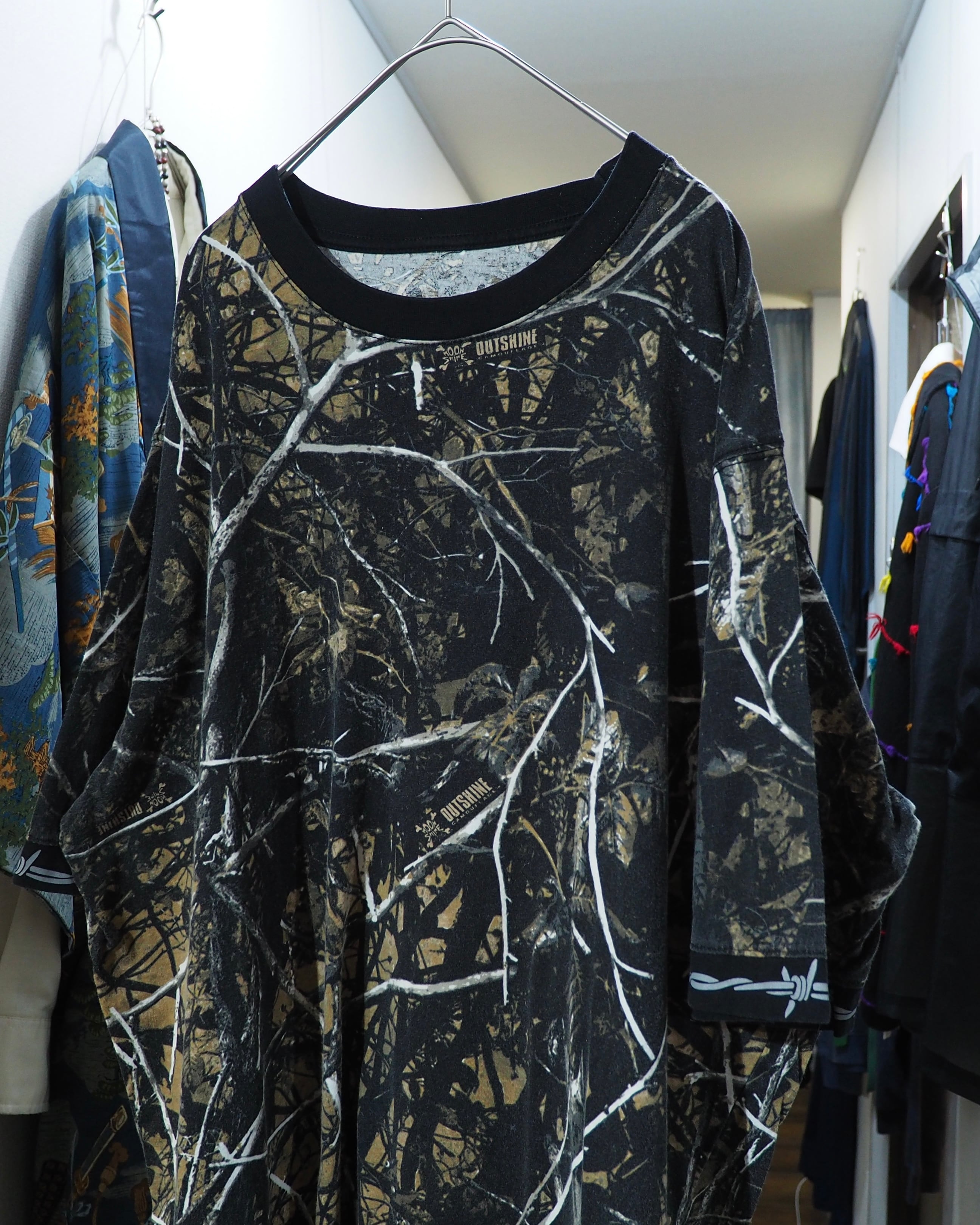 Realtree Camouflage × Barbed wire printed Over silhouette Tee