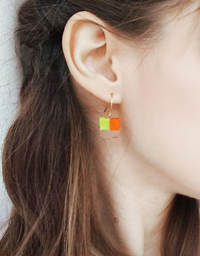 【ベーシック】フックピアスM　ブラック×ゴールド×クリア