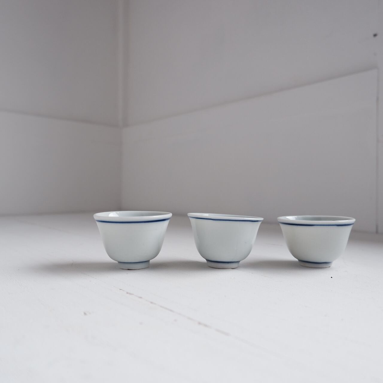 Blue lined cups - set