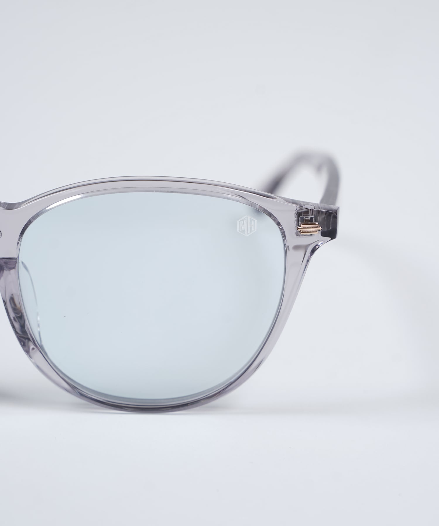 LIGHT GRAY FRAME SUNGLASSES［MHA001］ | mavehawk