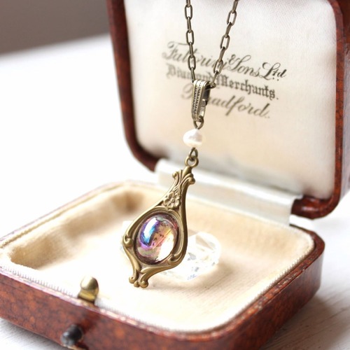 古い鏡のような　ヴィンテージ・ガラスカボション　アンティークstyle ペンダント・ネックレス