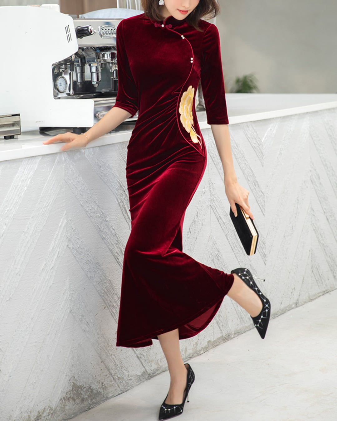 黒赤地 梅花 刺繍 ロング チャイナドレス中華服｜中華服,夏,服,中華,｜フォーマル,チャイナ,ドレス,唐装,短袖,衣装,中国,中華街,ファッション,オシャレ,プレゼント ロングチャイナドレス 黒赤地 梅花 刺繍 ロング チャイナドレス中華服