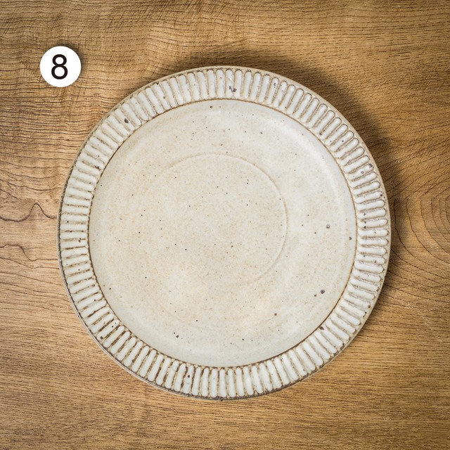 白マット釉 しのぎ 7寸プレート（中皿・メインディッシュ・デザート皿）／くるり窯