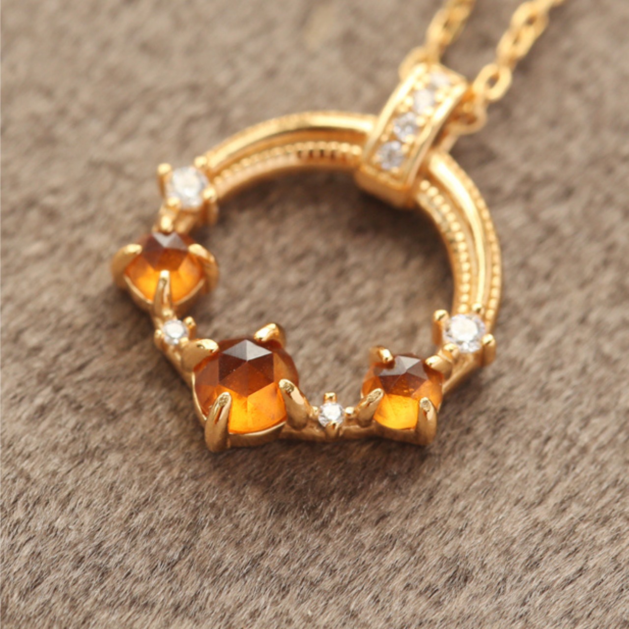 東方の三賢者 ガーネットのネックレス M23663