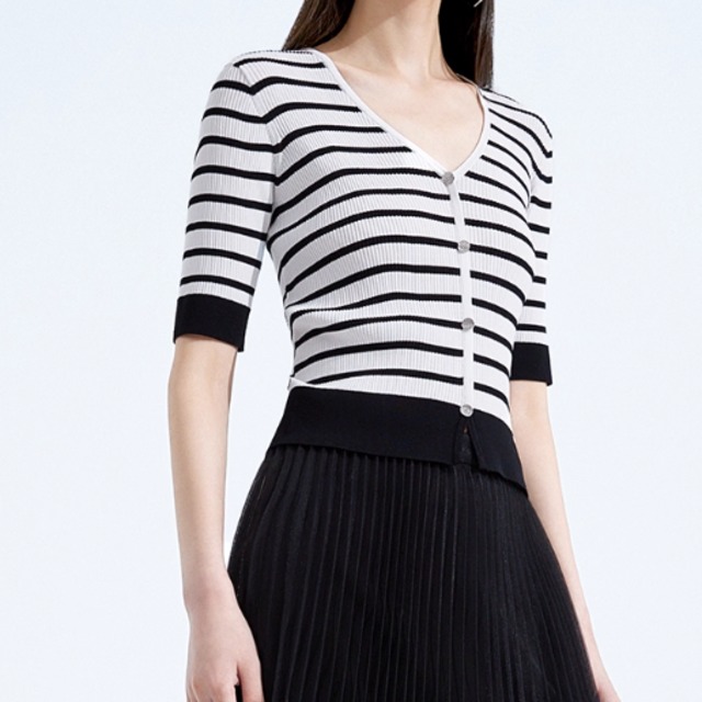 ニットトップス レディース トップス ニット セーター クロップド丈 半袖 Vネック 襟なし タイト スリム 細身 かわいい シンプル カジュアル おしゃれ レトロ ラフ 個性的 モード系 存在感 キュート ベーシック アクティブ ボーダー 春 夏 秋 ロングシーズン デート お出かけ 旅行 公園 女子会 休日 ショッピング コンサート ライブ お花見 カフェ 韓国 オルチャン プチプラ 普段使い 着回し モテ トレンド 流行 インスタ映え S M L 小さいサイズ 大きいサイズ ブラック グリーン